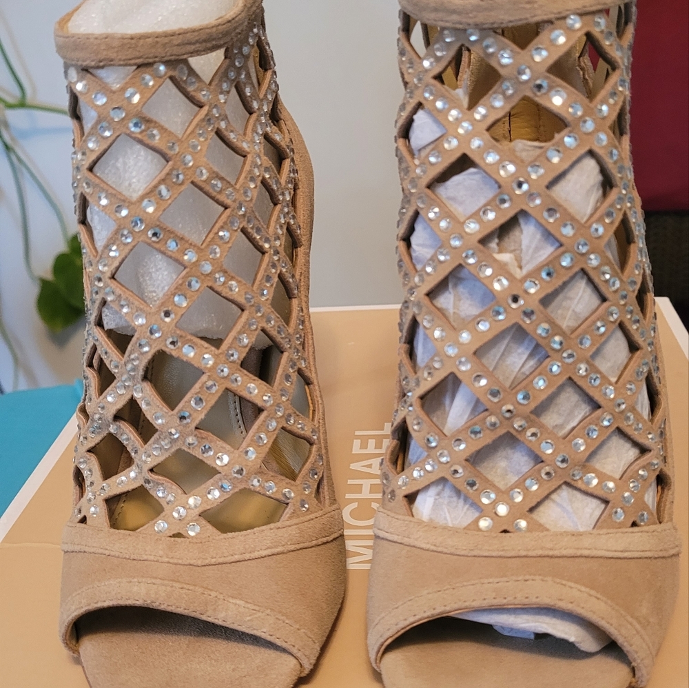 Michael Michael Kors Cutout heels. - Picture 2 of 6